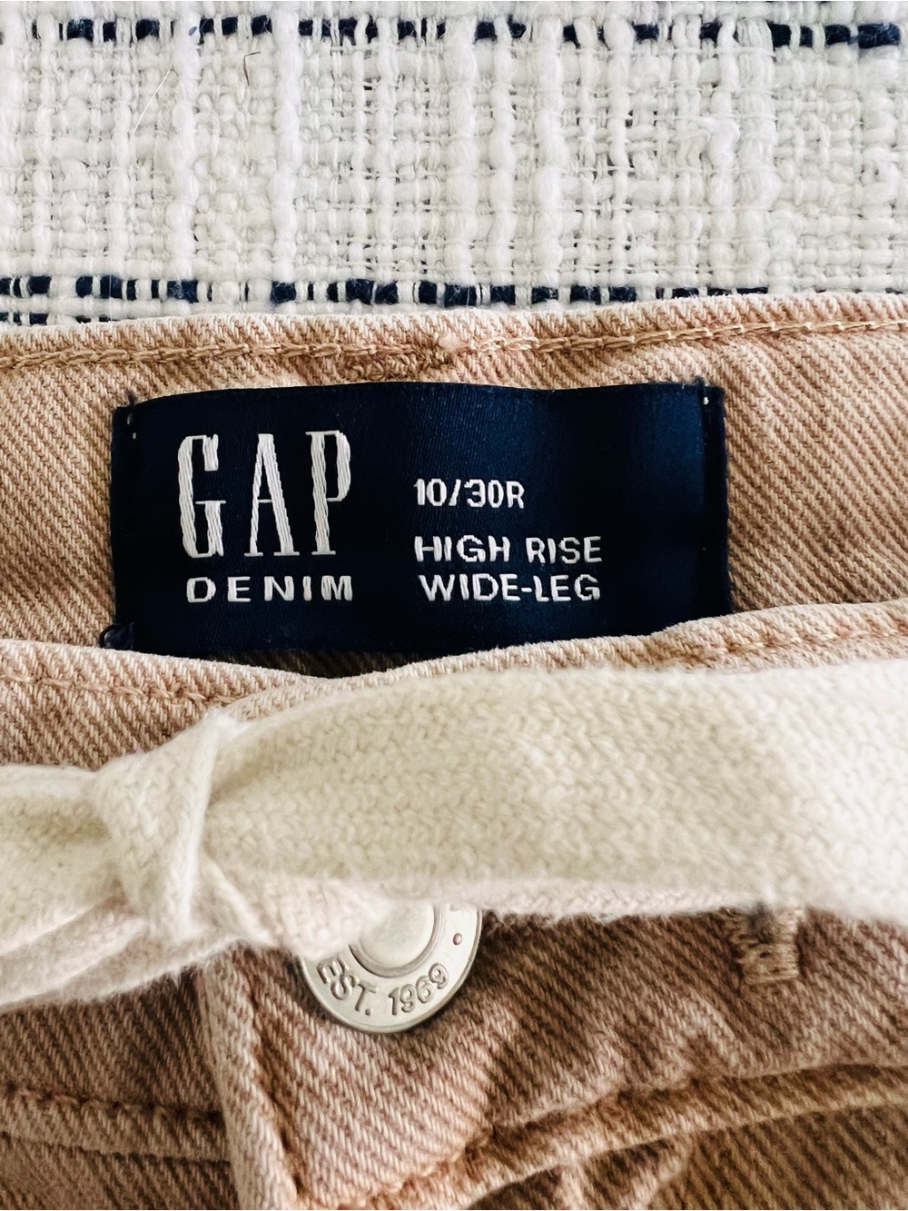 GAP High-Rise Wide-Leg Jeans in Light Tan